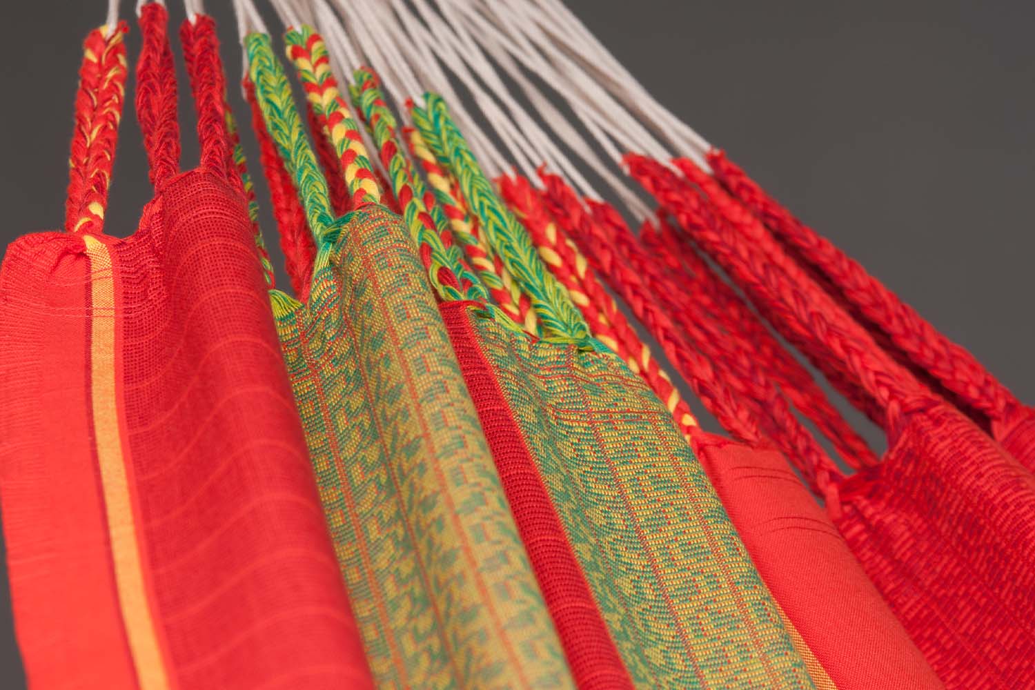 flora-chilli-family-xxl-eco-hammock-pure-organic-cotton-handmade-red-orange-green-patterns-textile-detail