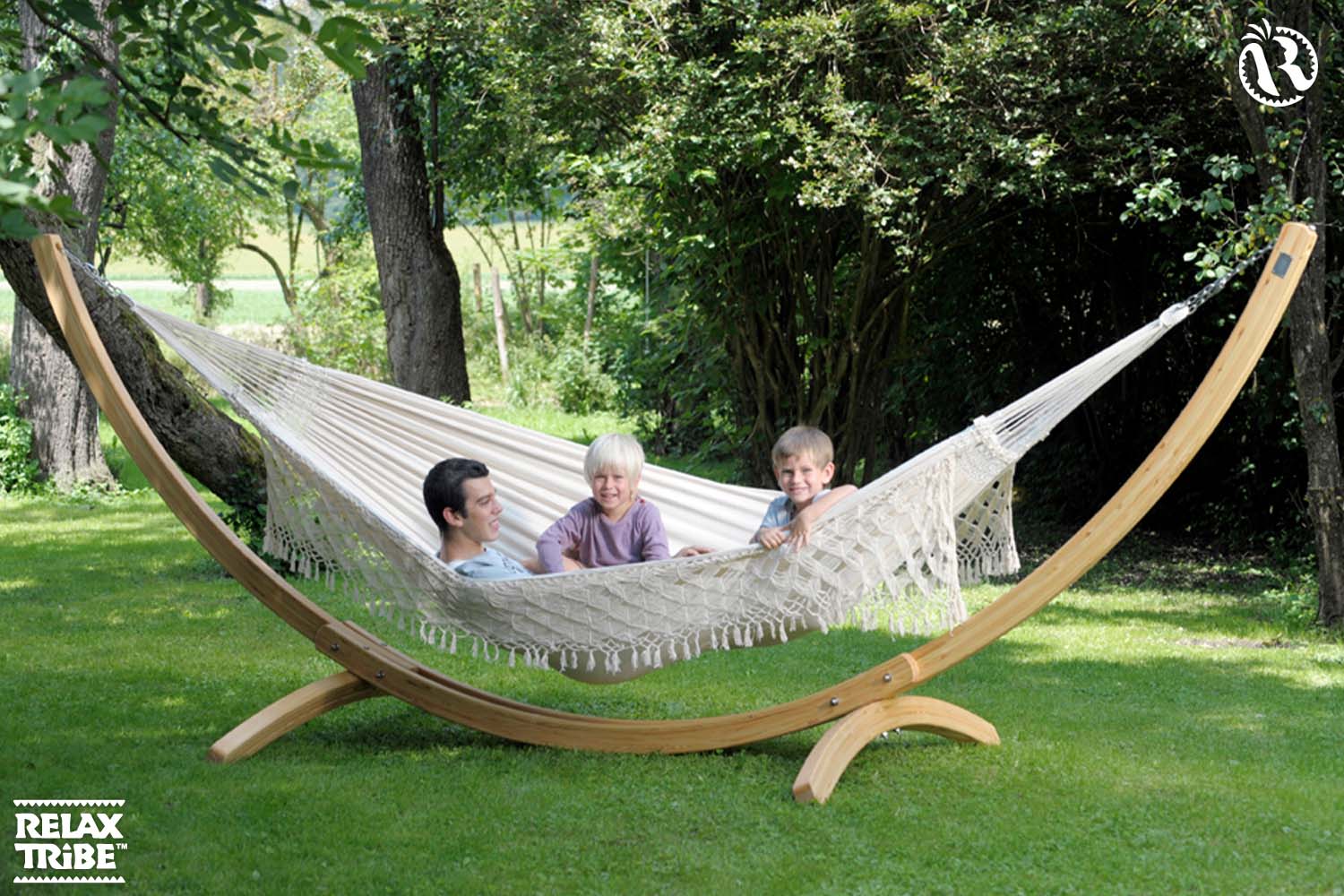 rio-natura-family-xxl-brazilian-eco-hammock-with-fringes-handmade-pure-cotton-white-ecru-garden-wood-stand
